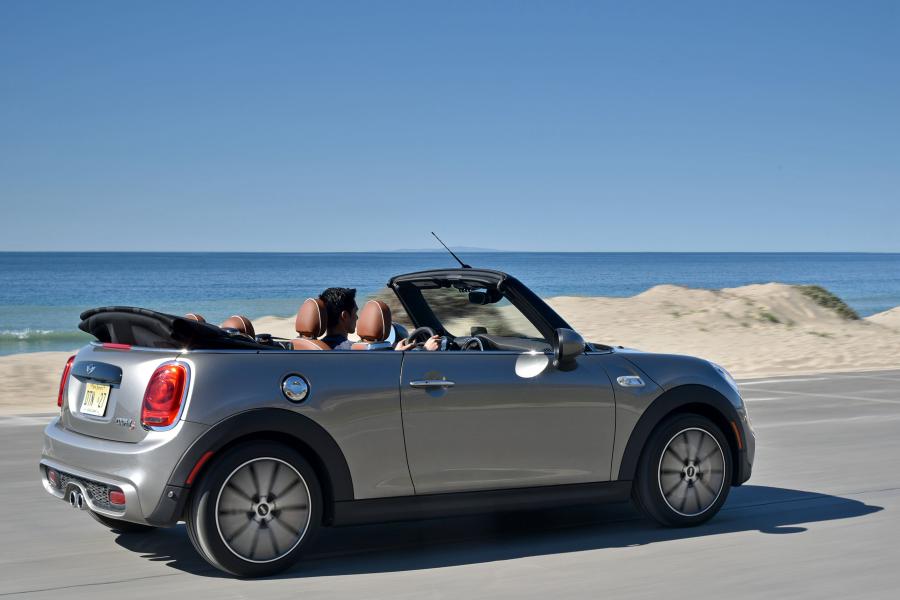  Mini Cooper S Cabrio 2016 года  (US) (фото 21 из 30)